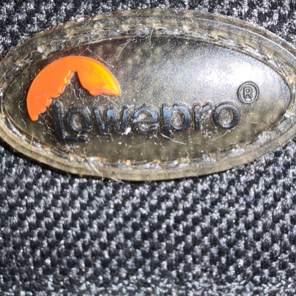 Lowpro Black Camera Pouch Case - Compact Accessory - Picture 4 of 4